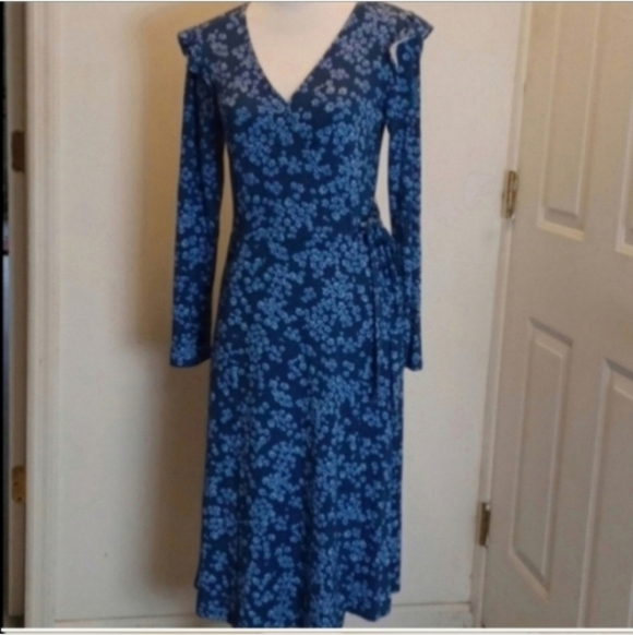Draper James Dresses & Skirts - Draper James size small wrap dress with ruffles shoulder Career Cozy Midi